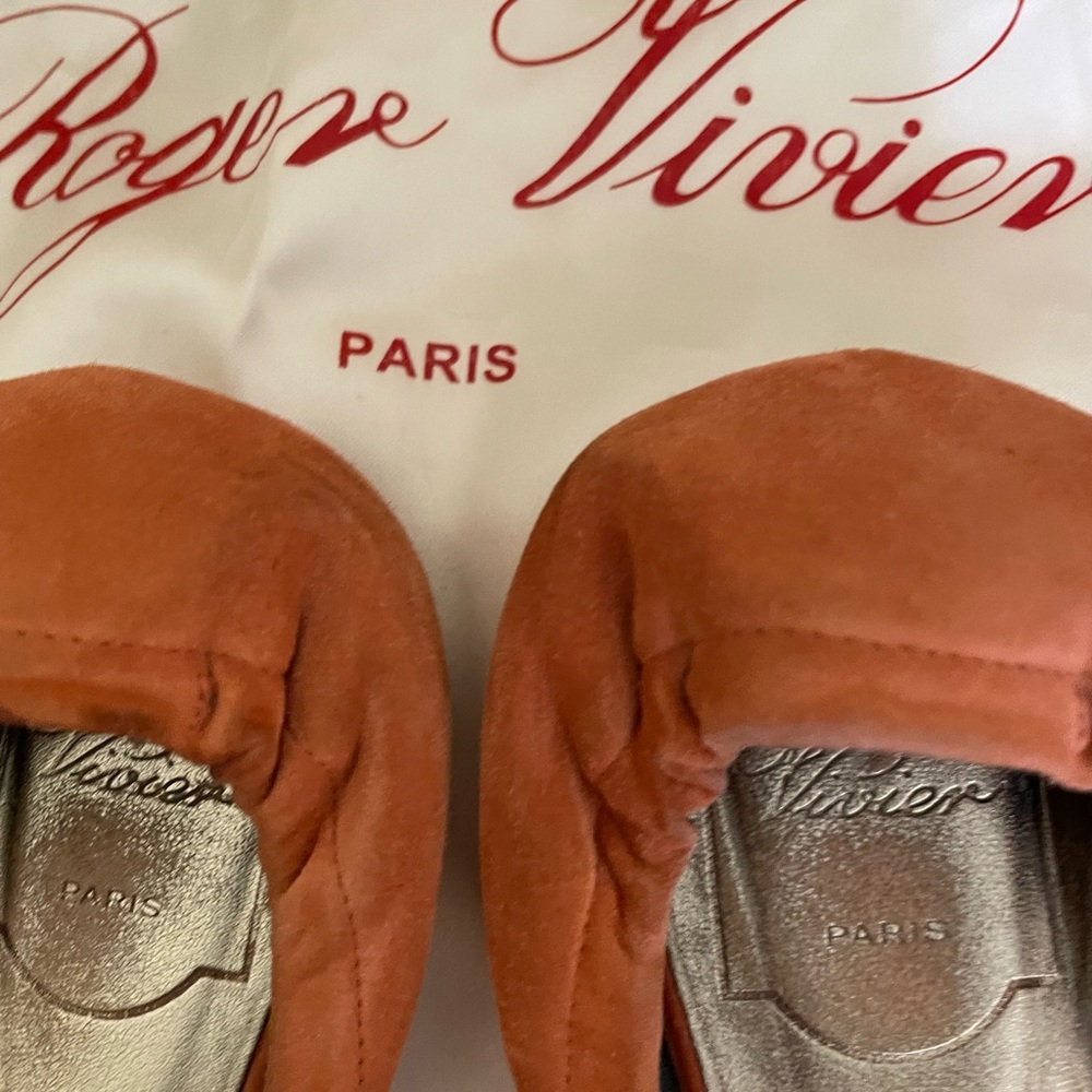 Orange Suede  Roger Vivier ballet  flat in great condition. Barely warn. - Picture 3 of 4